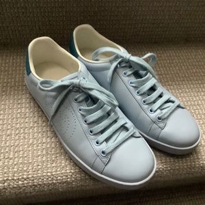 Gucci leather sneaker with  Interlocking G-logo and contrast heel logo